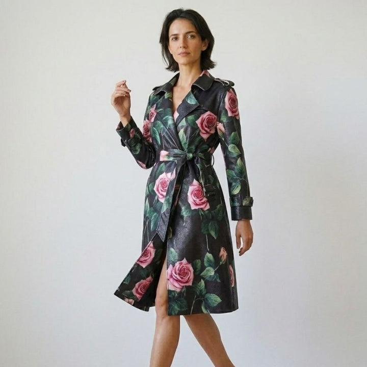 Svetlana | Kukallinen kietaisumallinen trenchcoat-mekko vyöllä