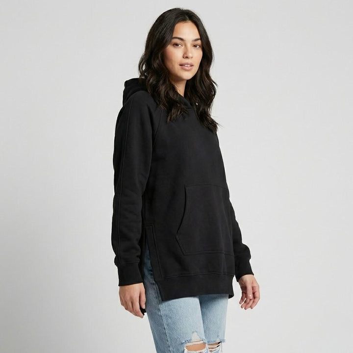 Pitkä oversize huppari, jossa on huppu ja sivurei&