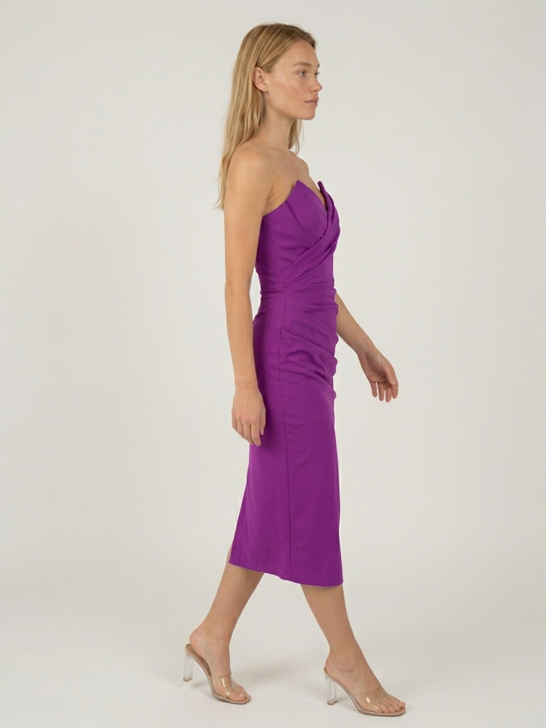 Leona | Elegantti mekko hienoilla yksityiskohdilla