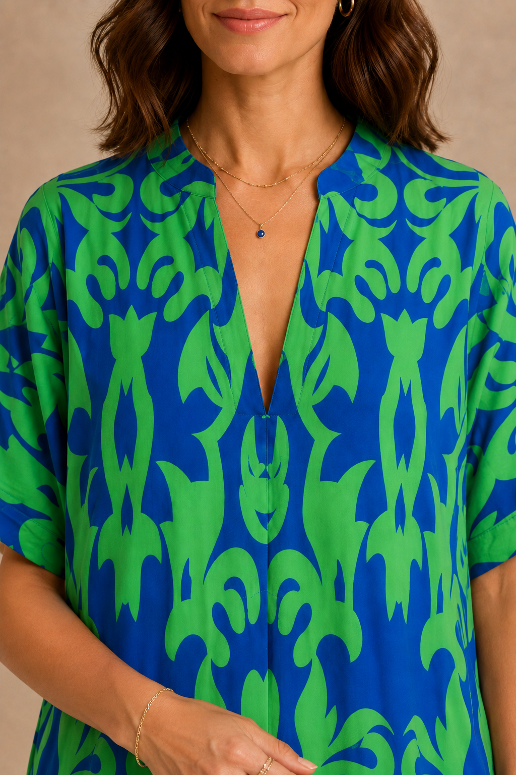 Bernadeta | Kuviolliset V-pääntie mekko