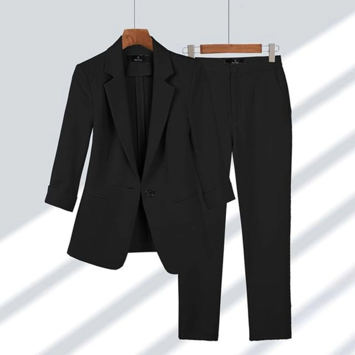 Radana | Elegantti kokonaisuus hienostuneella leikkauksella