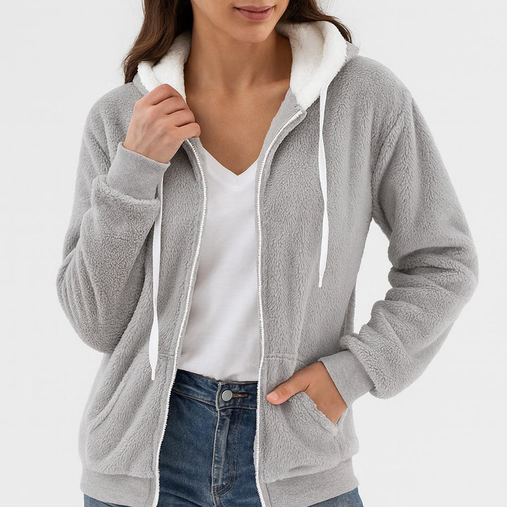 Naisten fleece-takki hupulla ja etuvetoketjulla