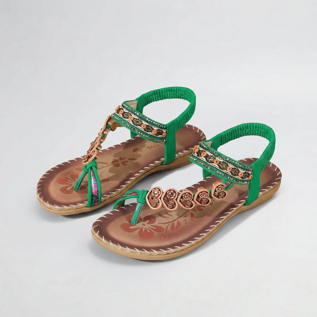 Boho-sandaalit koristeellisilla remmeillä