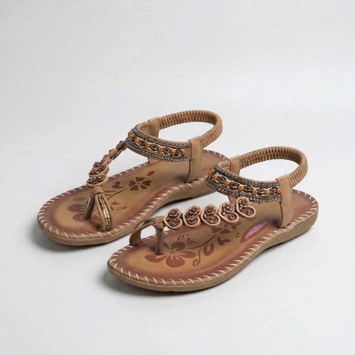 Boho-sandaalit koristeellisilla remmeillä
