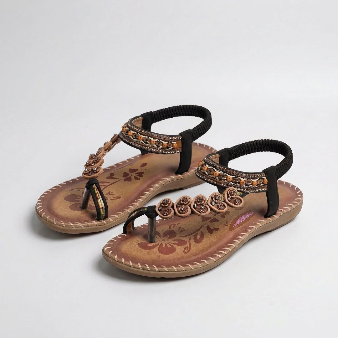 Boho-sandaalit koristeellisilla remmeillä